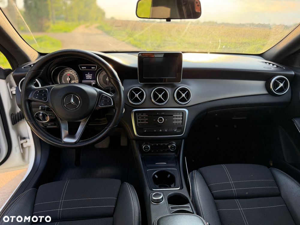 Mercedes-Benz CLA 200 d 7G-DCT - 11