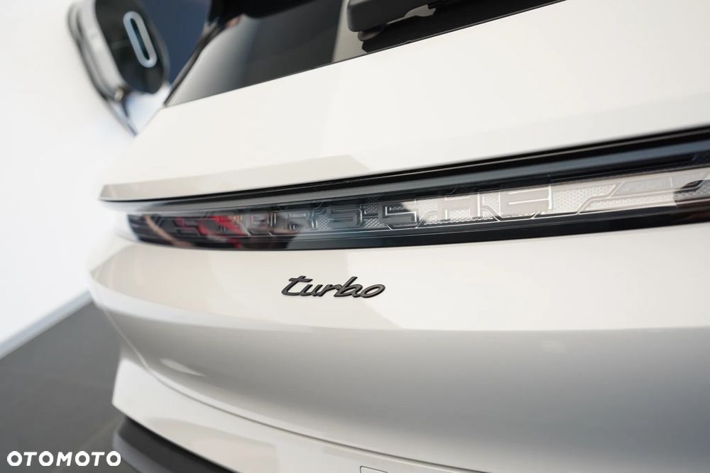 Porsche Taycan 105kWh Turbo Cross Turismo - 11