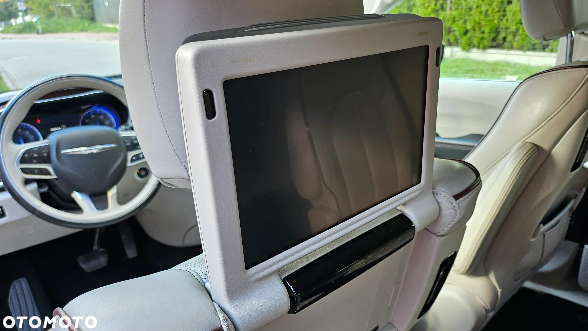 Chrysler Pacifica - 3