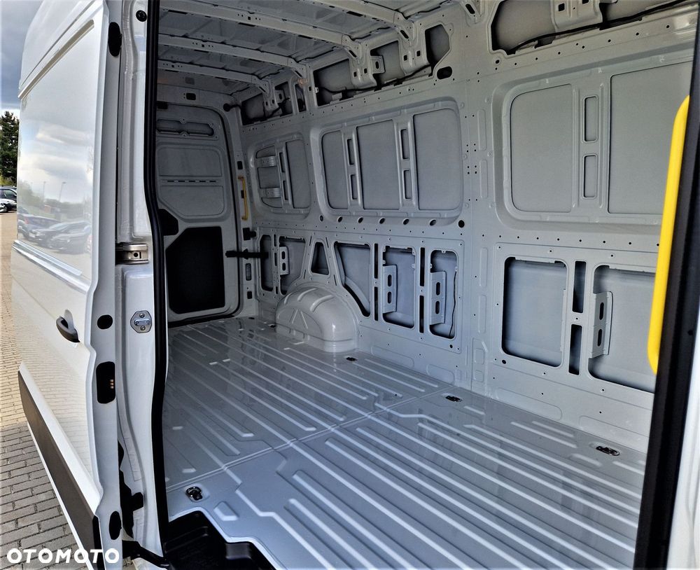 Volkswagen Crafter - 13