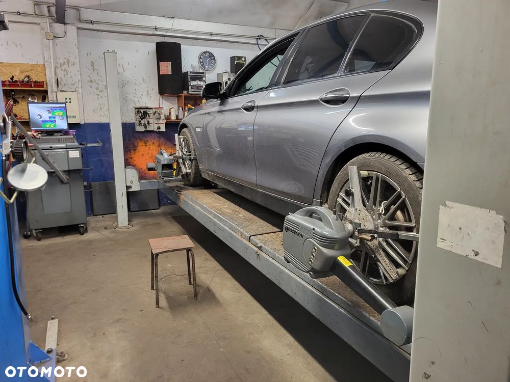 BMW Seria 5 528i - 34