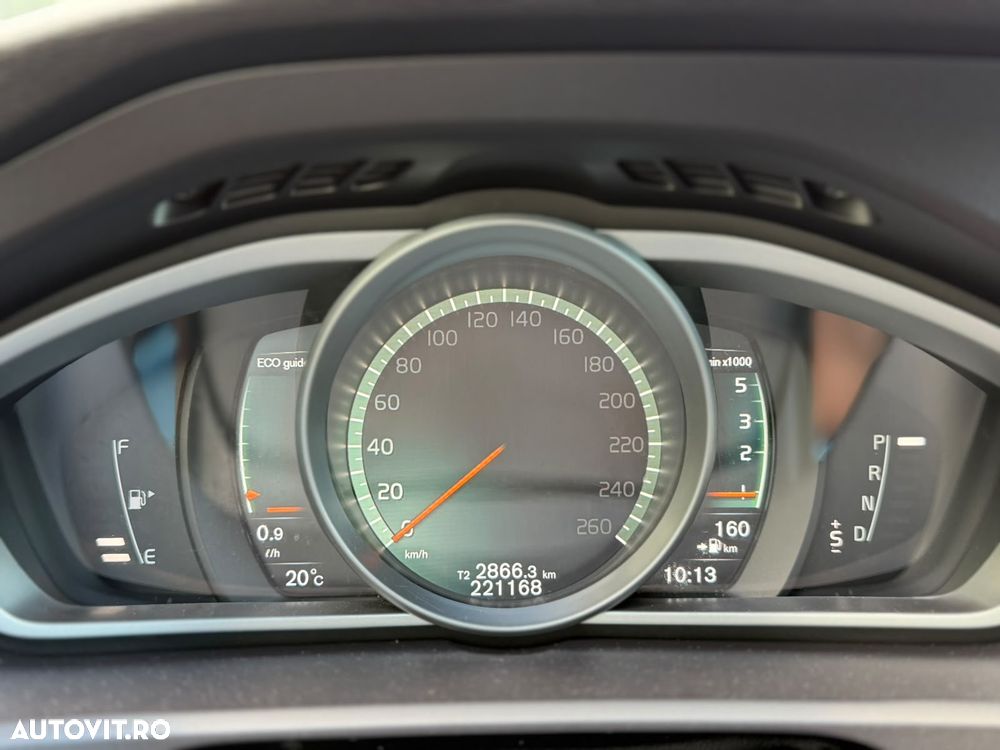Volvo V40 D3 Aut. R-Design - 16