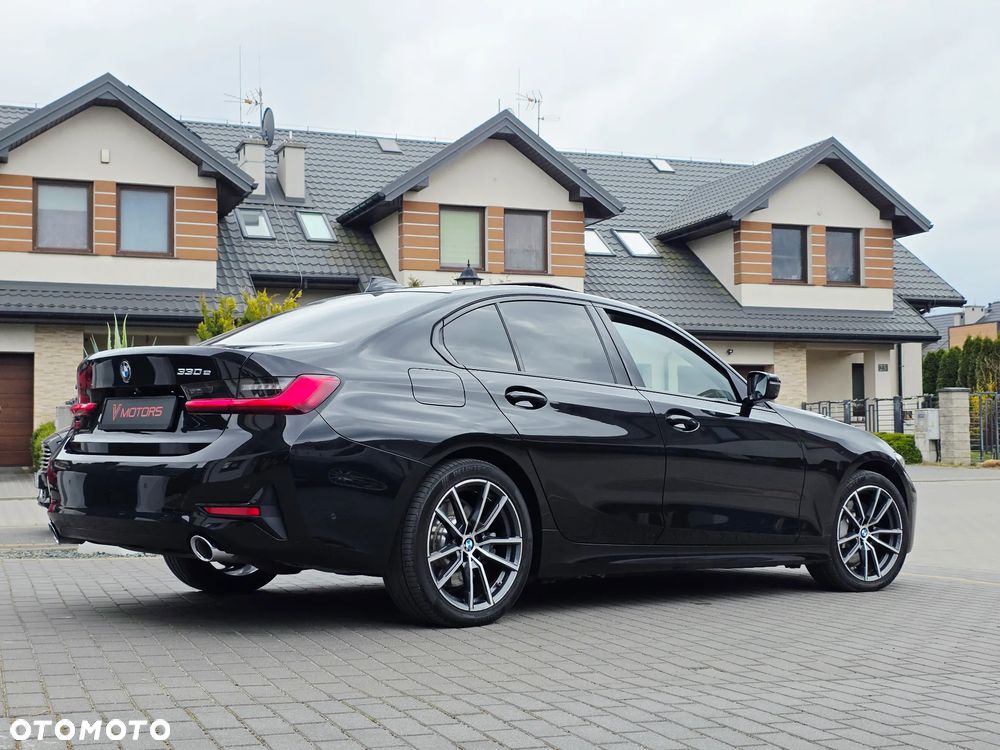 BMW Seria 3 330e Sport Line - 32