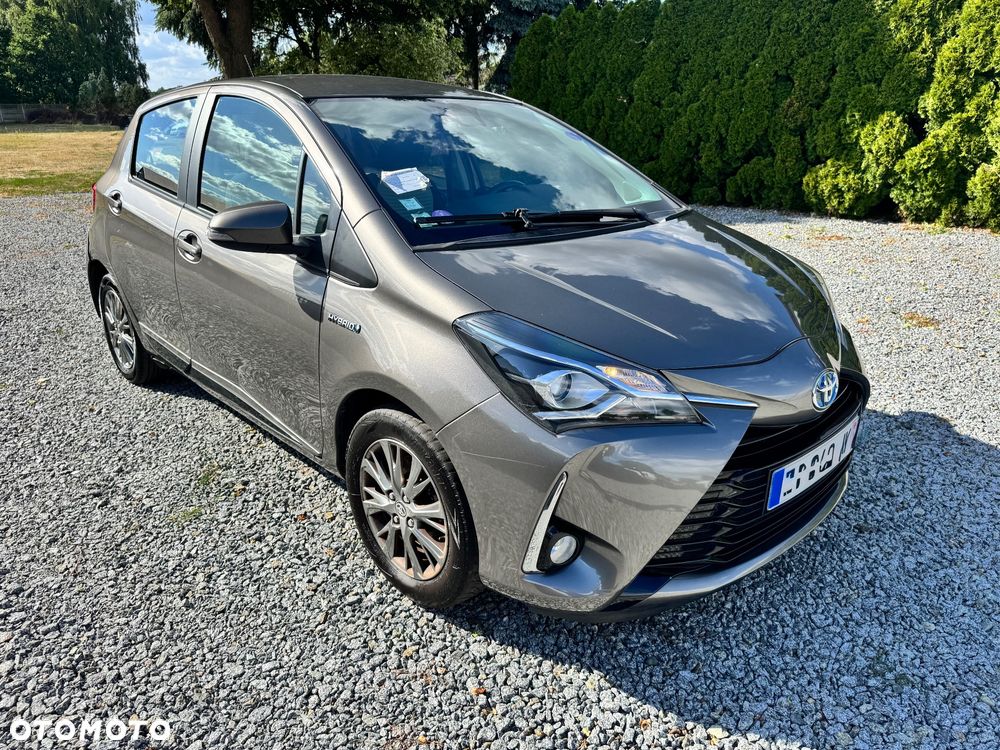 Toyota Yaris Hybrid 100 Business Edition - 1