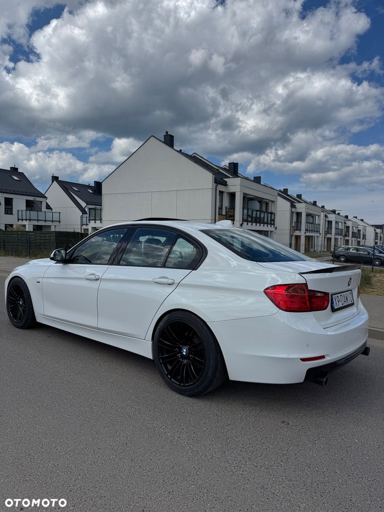 BMW Seria 3 320d DPF Edition Sport - 15