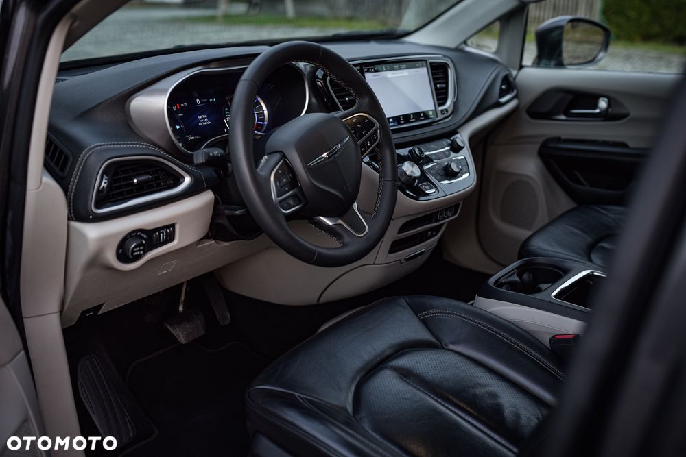 Chrysler Pacifica - 4