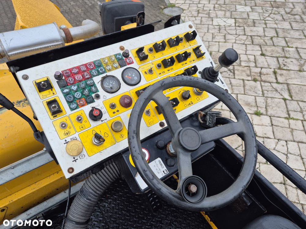 Caterpillar AP 300 / ROZŚCIEŁACZ DO ASFALTU / SERWISOWANY / 1WŁ / WIBRACJE + PODGRZEWANY STÓŁ / MOŻLIWOŚĆ TRANSPORTU - 31