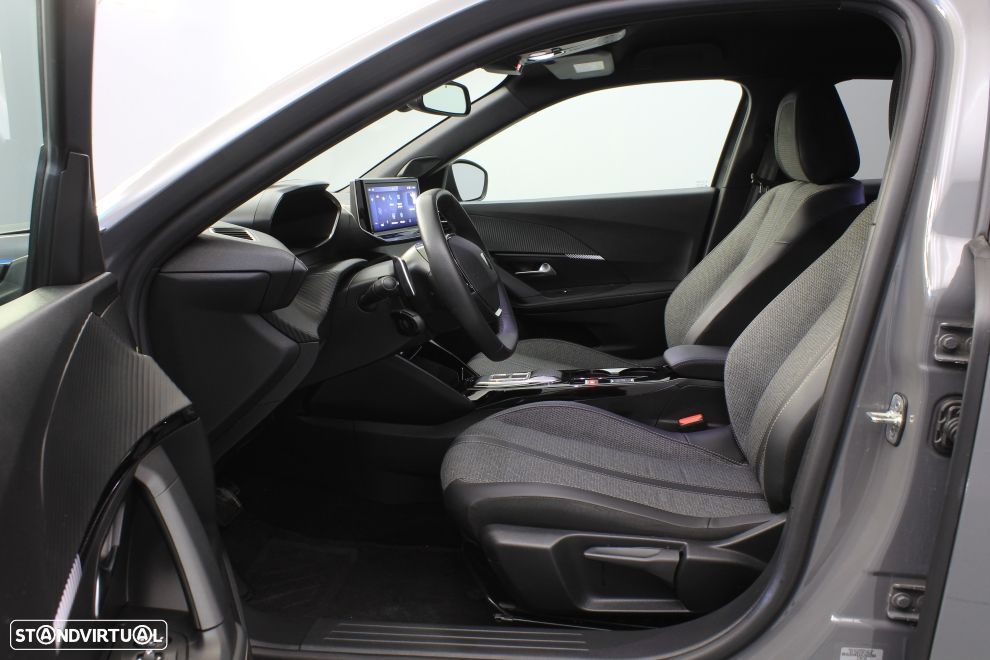 Peugeot 2008 1.2 PureTech Allure EAT8 - 23