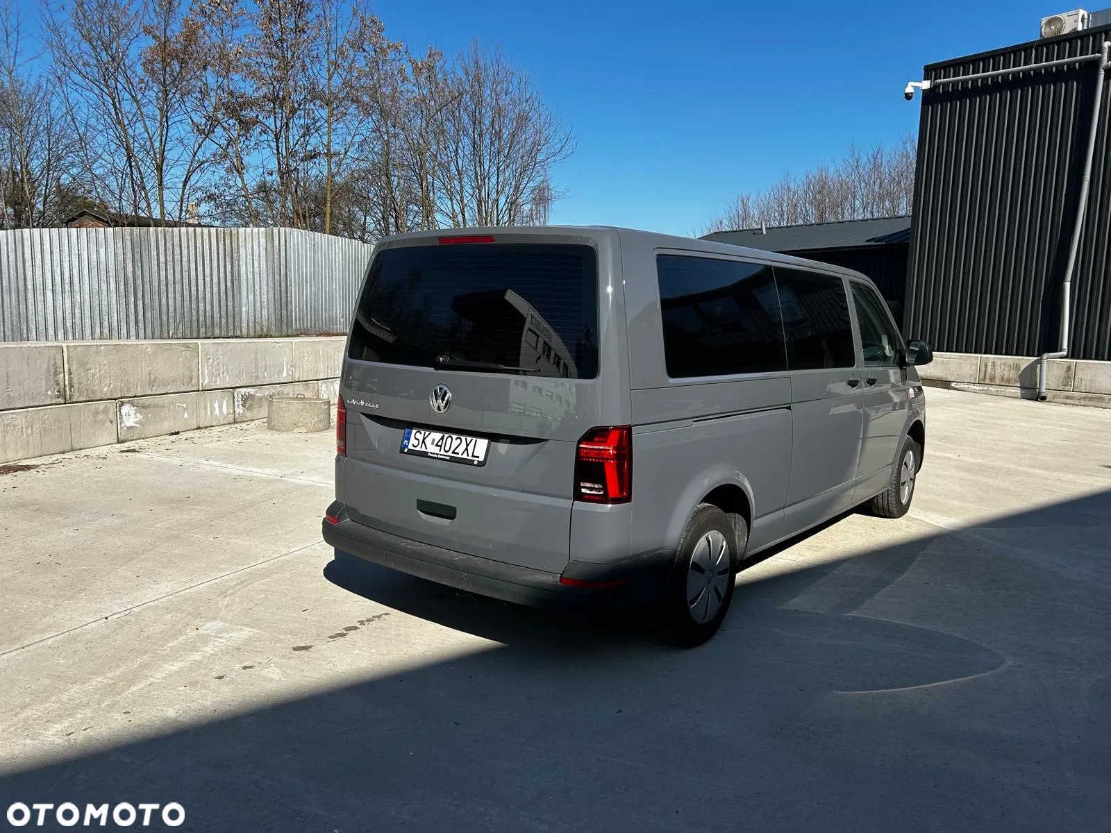 Volkswagen Caravelle - 10