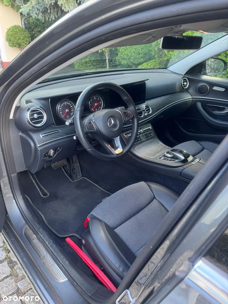Mercedes-Benz Klasa E 220 d 4-Matic 9G-TRONIC - 8