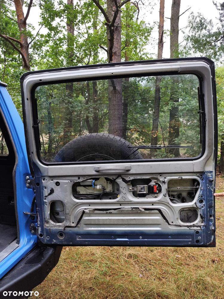 Mitsubishi Pajero - 20