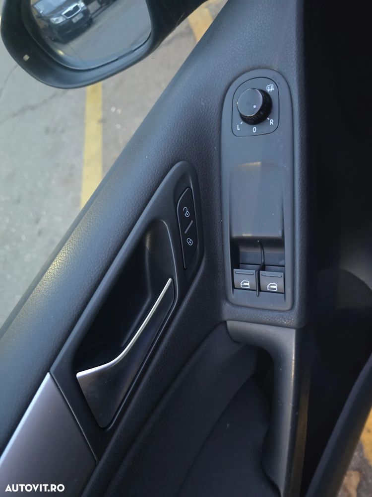 Volkswagen Golf 1.6 TDI BlueMotion Technology DPF Comfortline - 6
