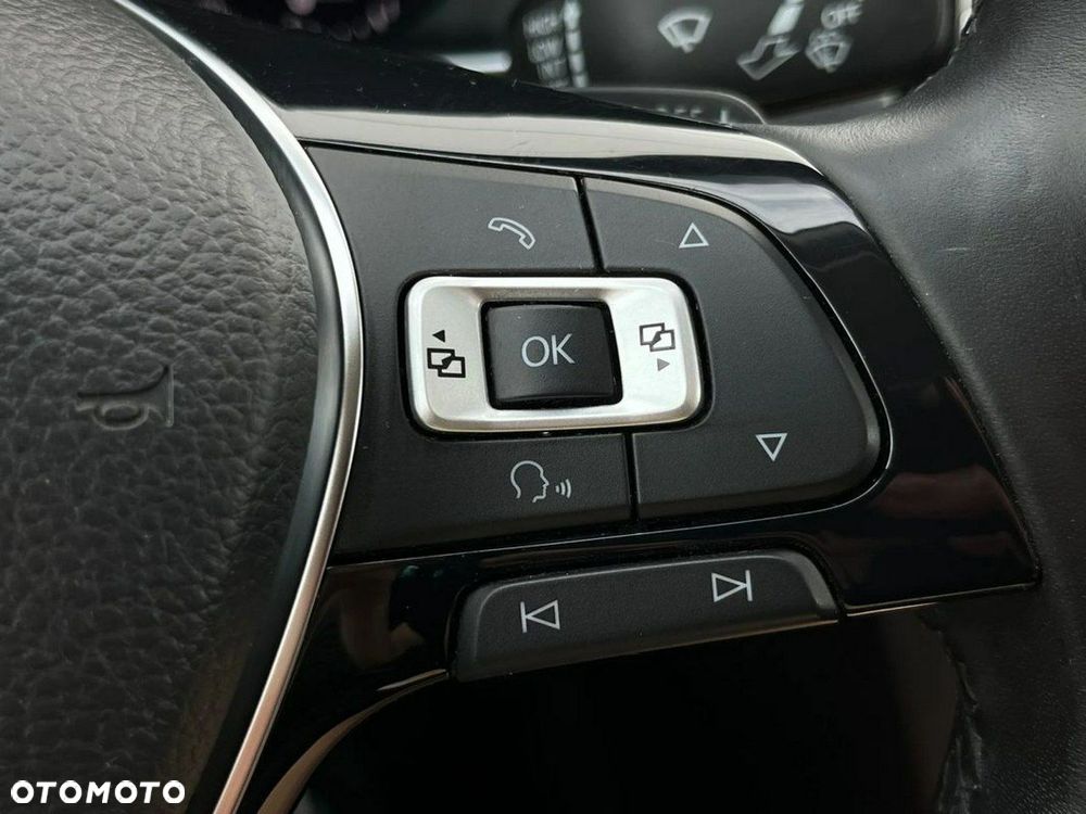 Volkswagen Passat - 19