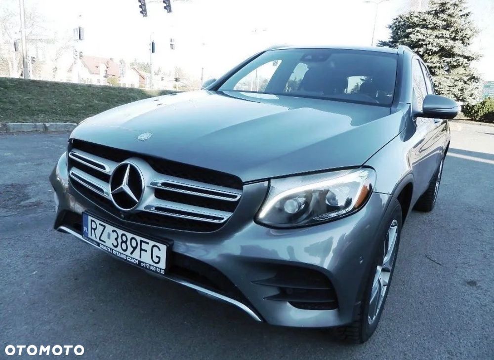Mercedes-Benz GLC 300 4Matic 9G-TRONIC AMG Line Plus - 4