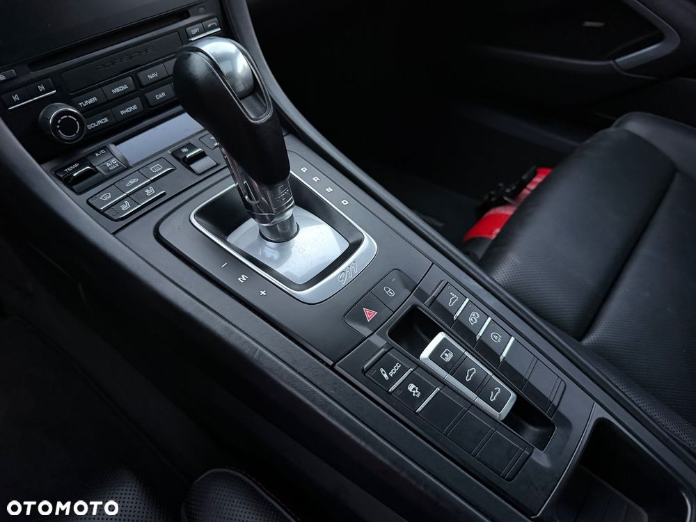Porsche 911 Carrera 4S PDK - 26