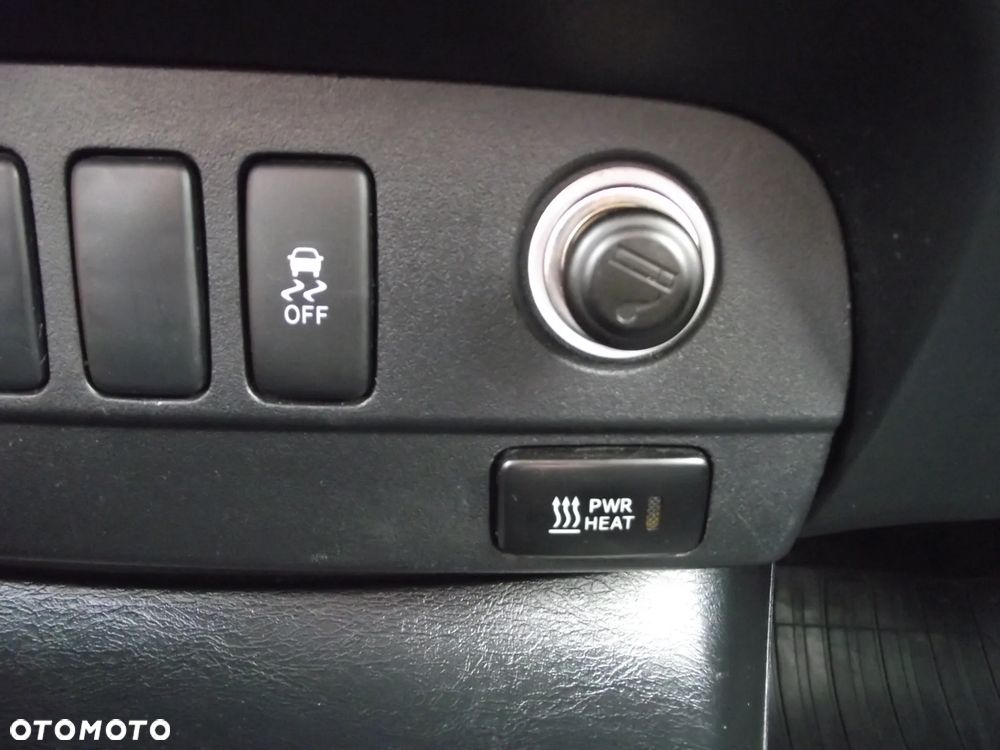 Toyota Hilux 3.0 D-4D Invincible - 30