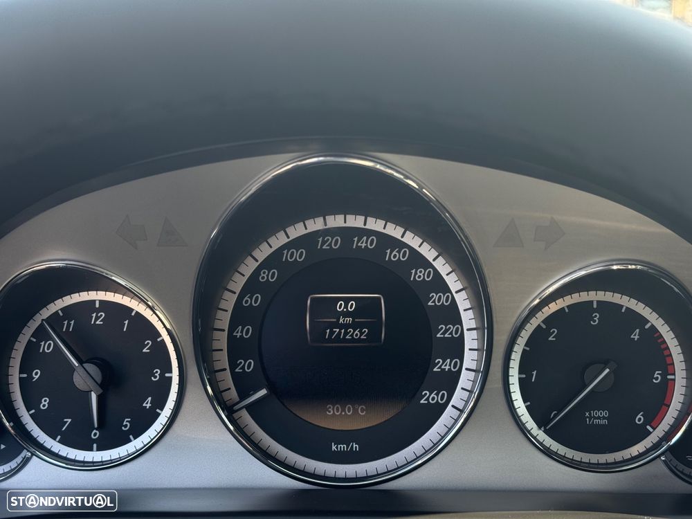 Mercedes-Benz E 250 CDi Avantgarde BlueEfficiency Auto - 12