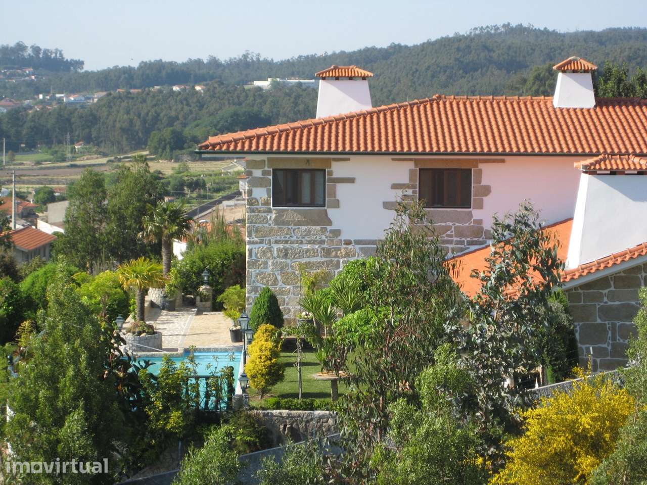 Moradia T4 com piscina e jardins - Grande imagem: 3/18