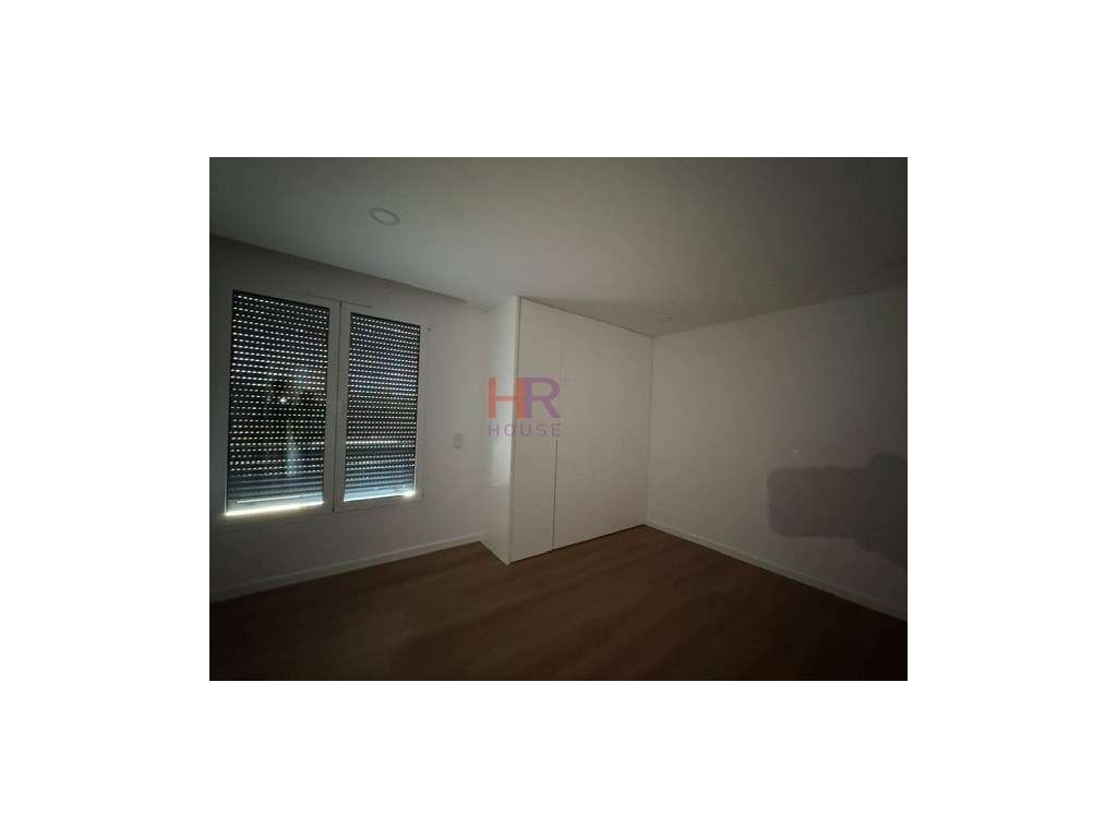 Apartamento T1 Novo para Arrendamento em Santo António dos Olivais,... - Grande imagem: 5/6