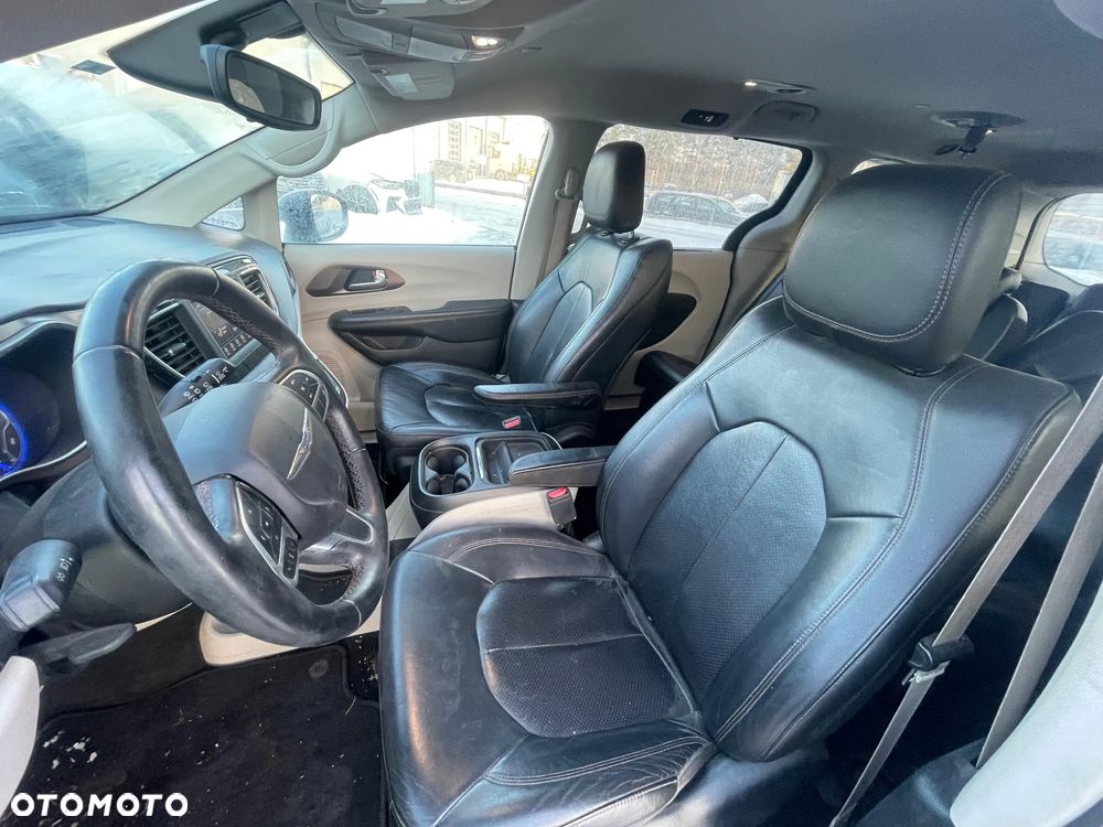 Chrysler Pacifica - 14