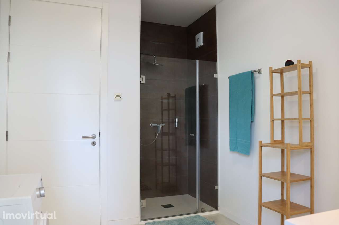 Moradia T1 Moderna com Espaço Exterior Exclusivo e Vista Deslumbrante - Grande imagem: 4/10