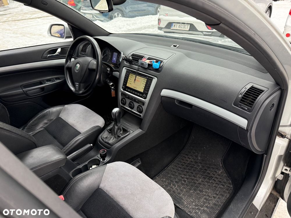 Skoda Octavia 2.0 TDI CR DPF RS - 15