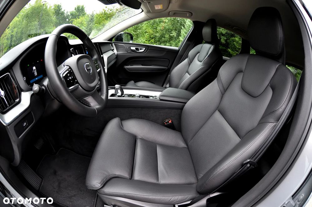 Volvo XC 60 B4 D Plus Dark - 31