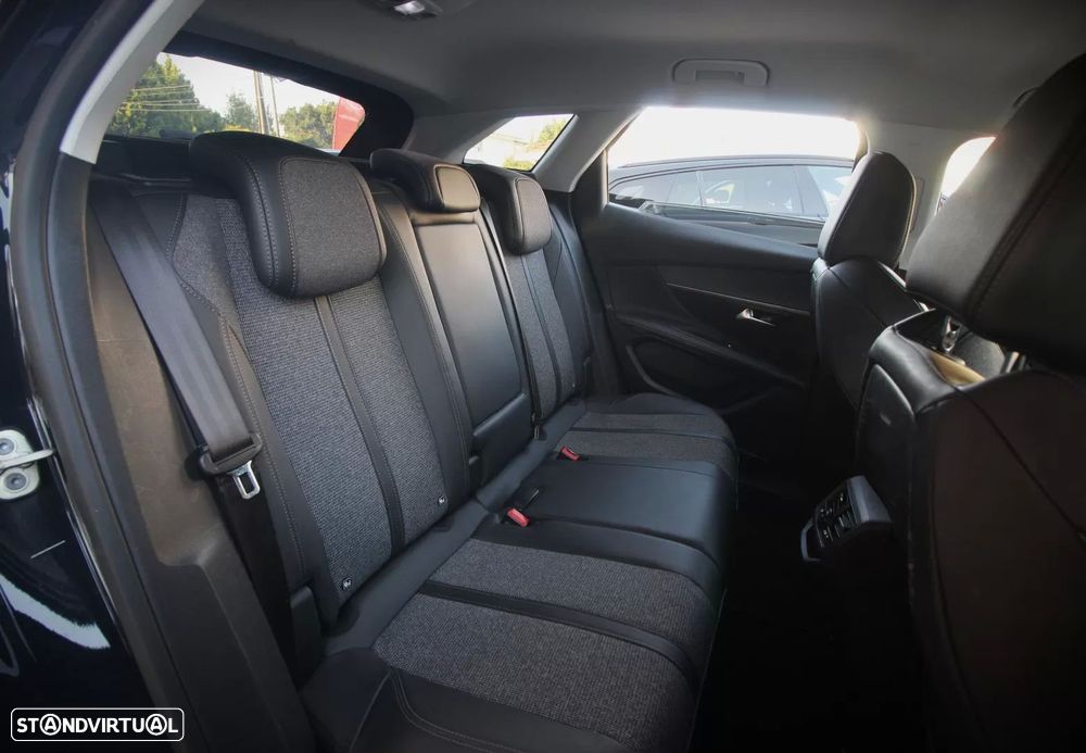 Peugeot 3008 1.2 PureTech Allure EAT8 - 22