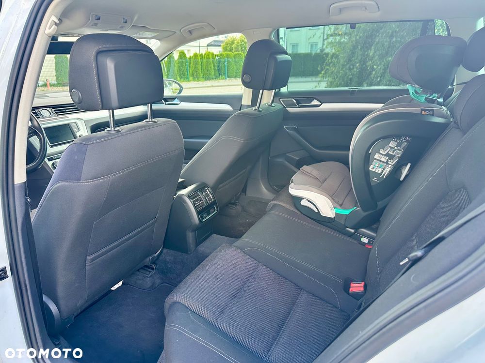 Volkswagen Passat 2.0 TDI (BlueMotion Technology) DSG Comfortline - 12