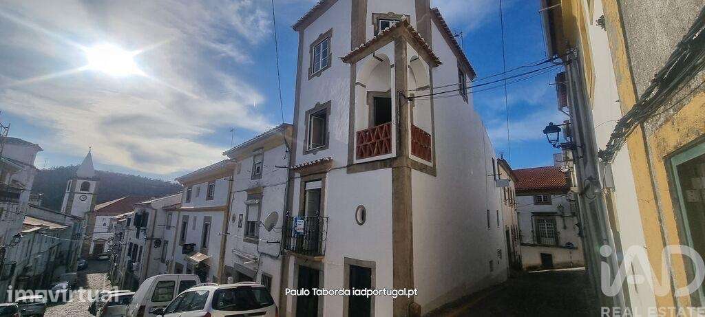 Moradia em banda T5 em Santa Maria da Devesa de 200 m2