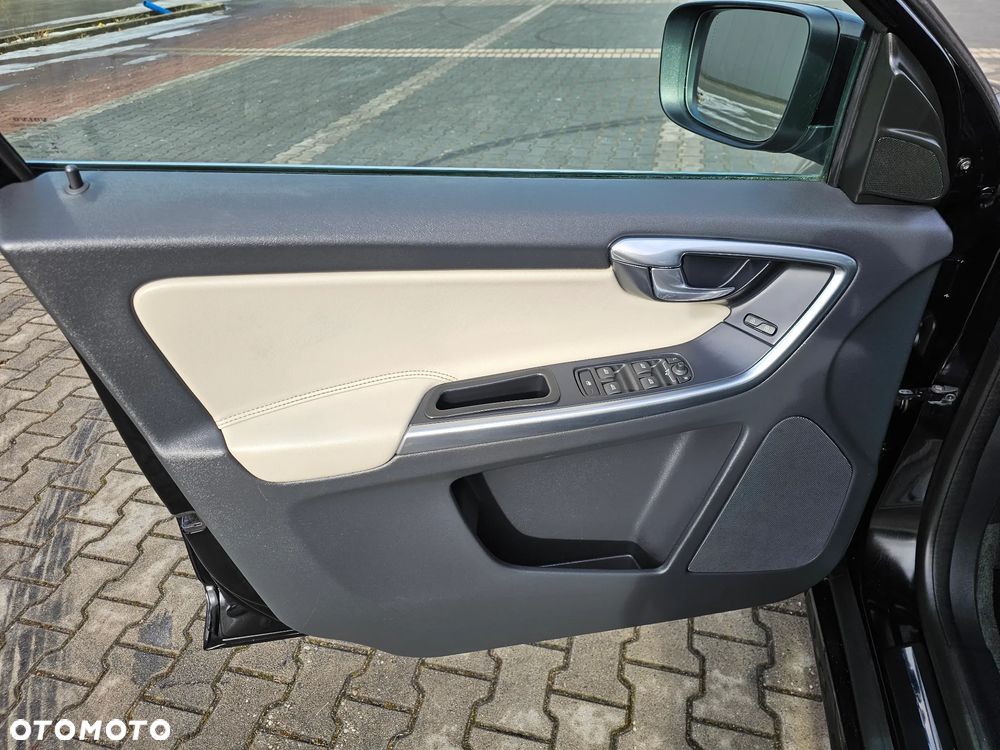 Volvo XC 60 D4 Momentum - 28