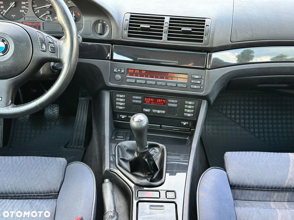 BMW Seria 5 520i - 34