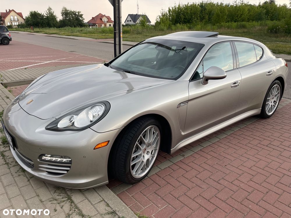 Porsche Panamera - 1