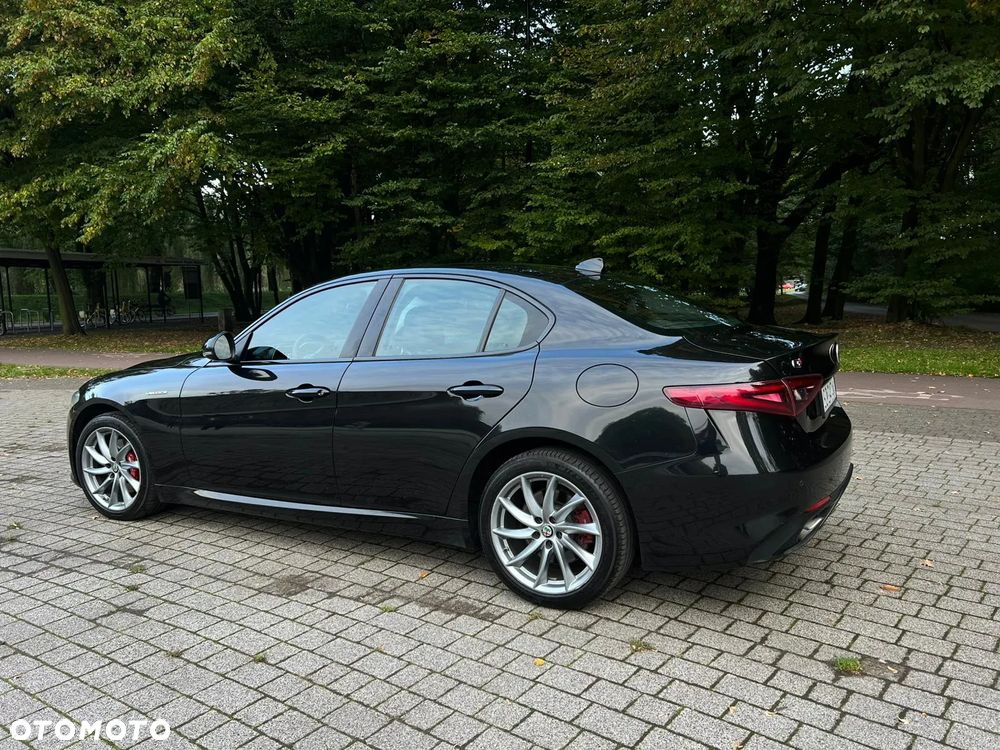 Alfa Romeo Giulia 2.0 Turbo 16V AT8-Q4 Veloce - 10