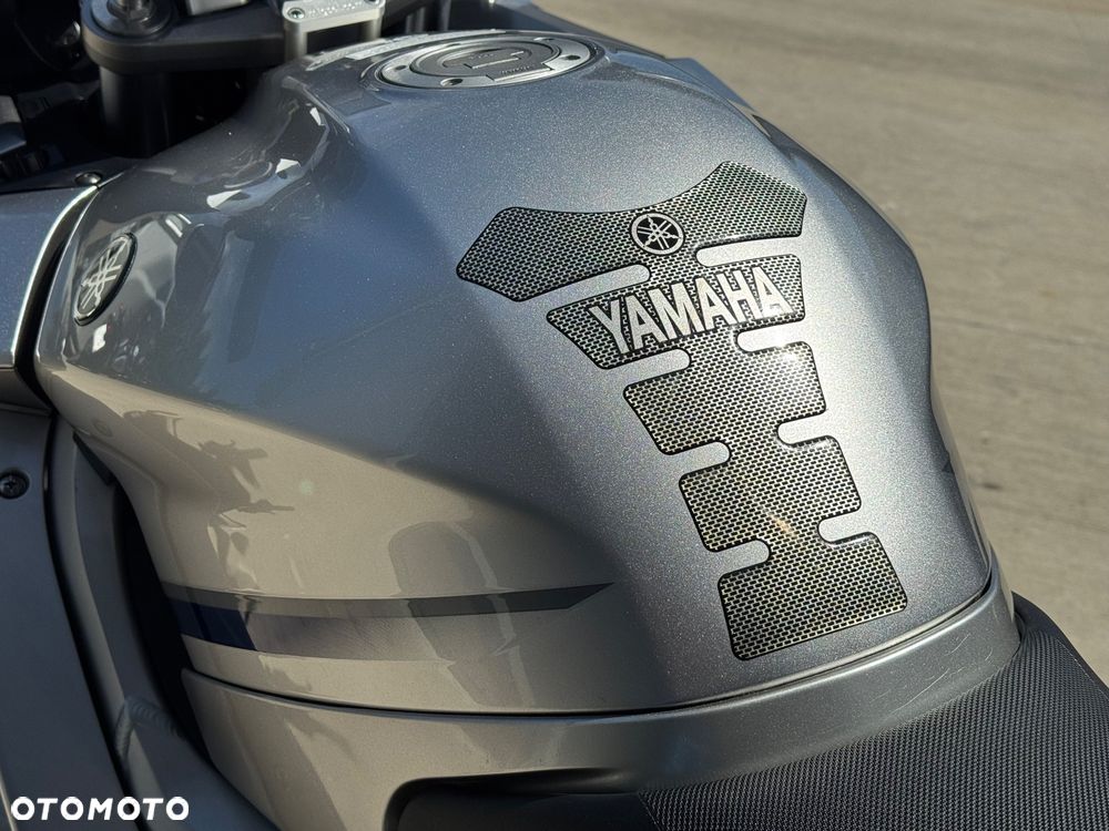Yamaha FJR - 16