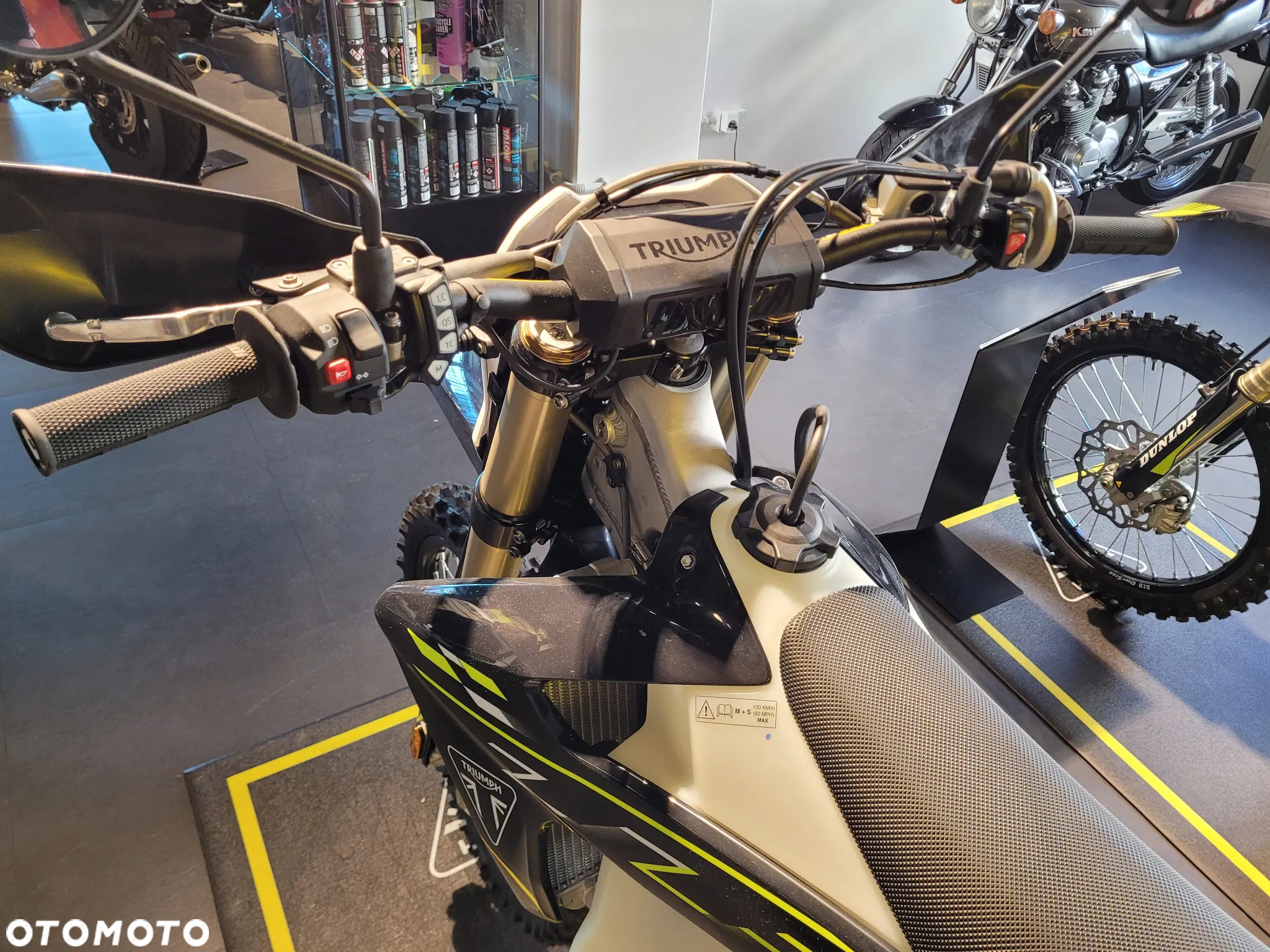 Triumph Inny - 7