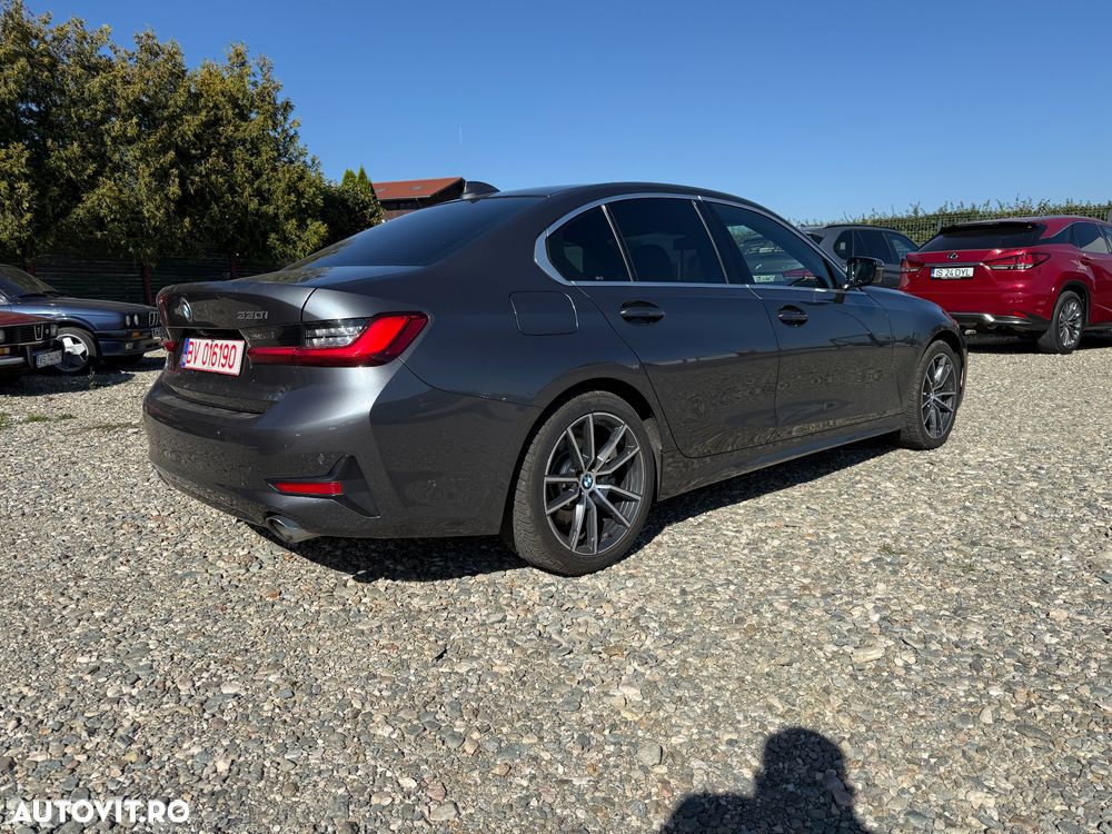 BMW Seria 3 330i xDrive AT - 4