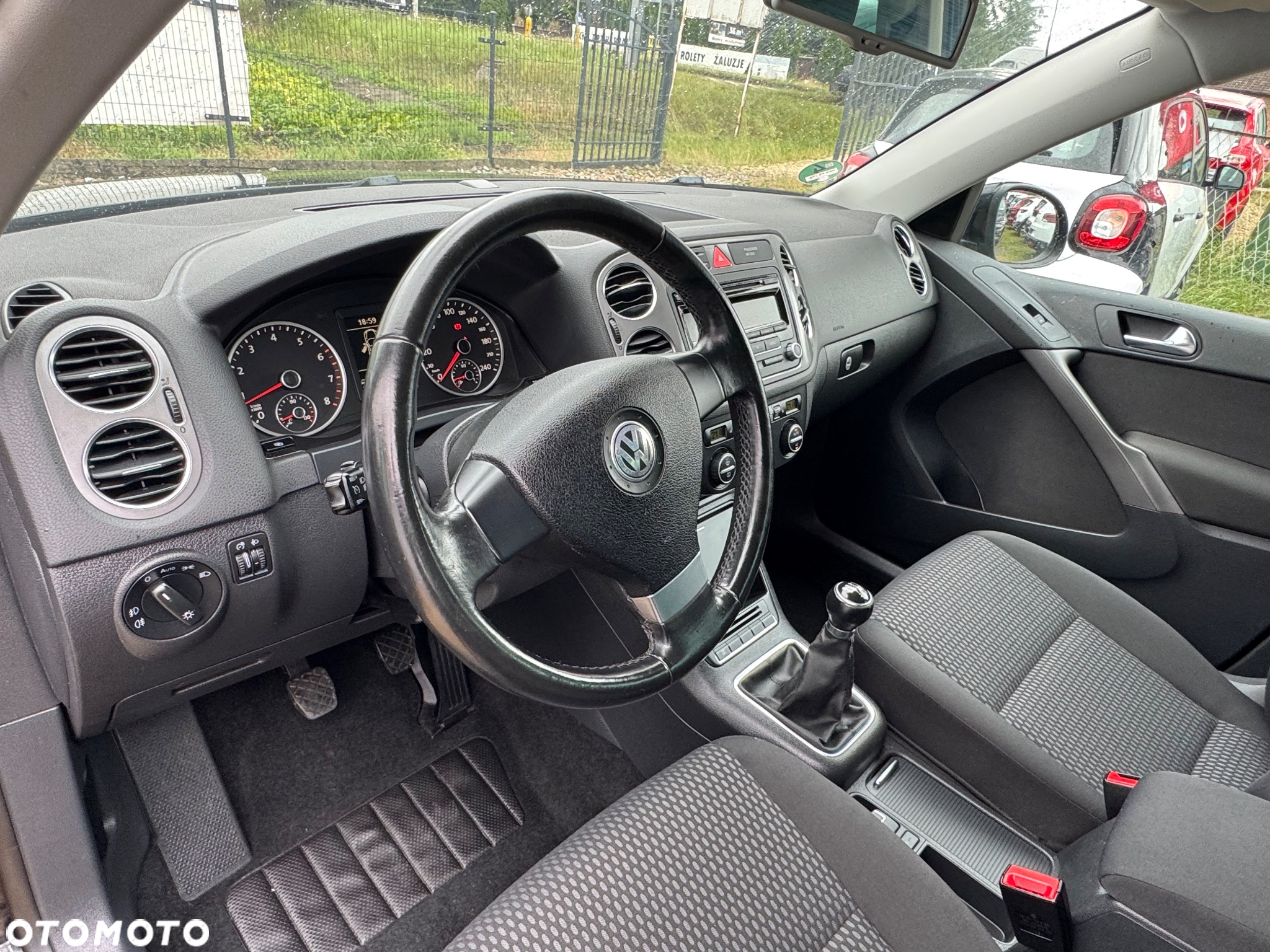 Volkswagen Tiguan - 23