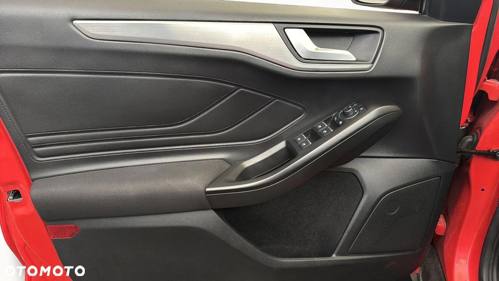 Ford Focus 1.0 EcoBoost mHEV Titanium X - 11