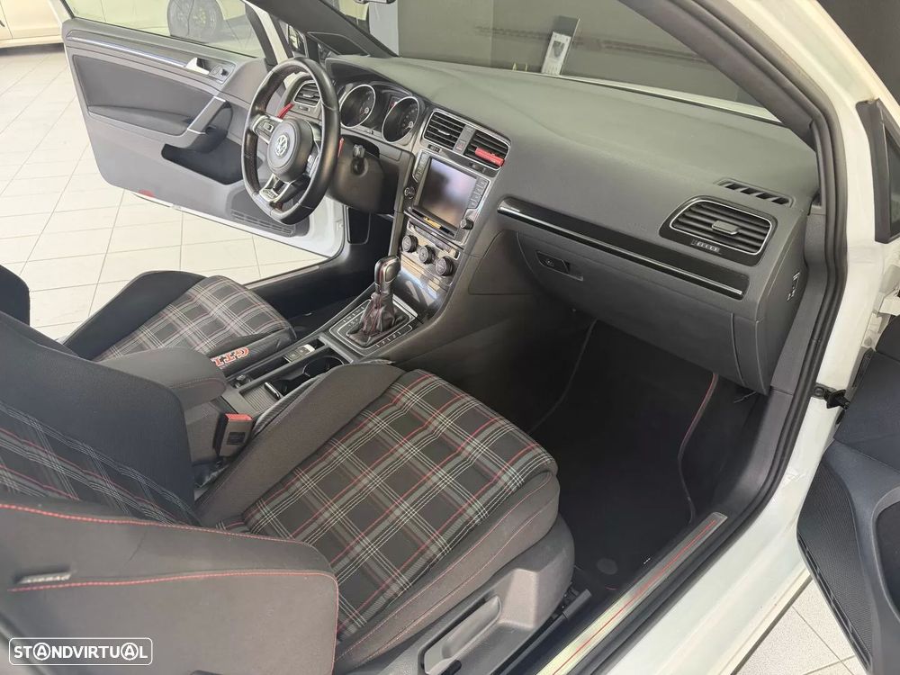 VW Golf 2.0 TSi GTi DSG Performance - 25