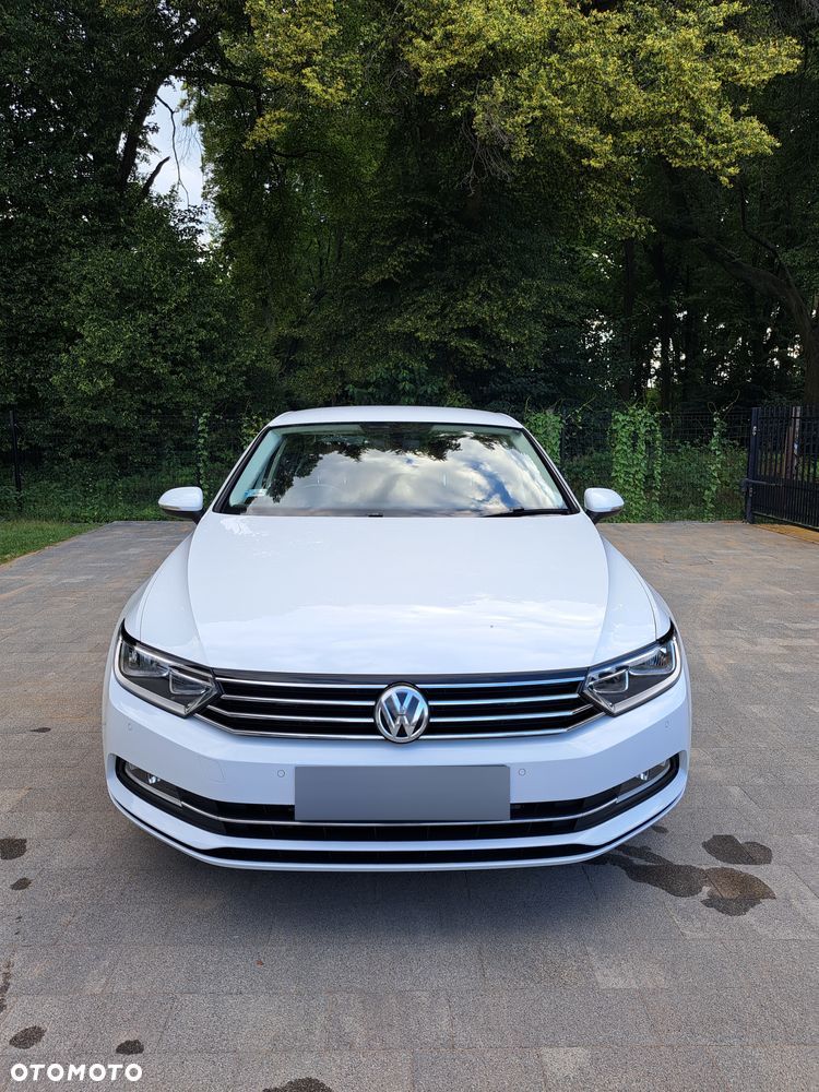 Volkswagen Passat - 1