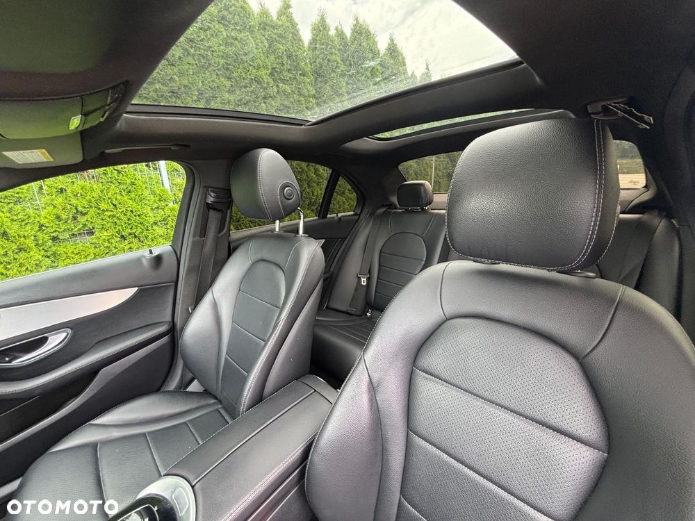 Mercedes-Benz Klasa C 300 9G-TRONIC AMG Line - 18