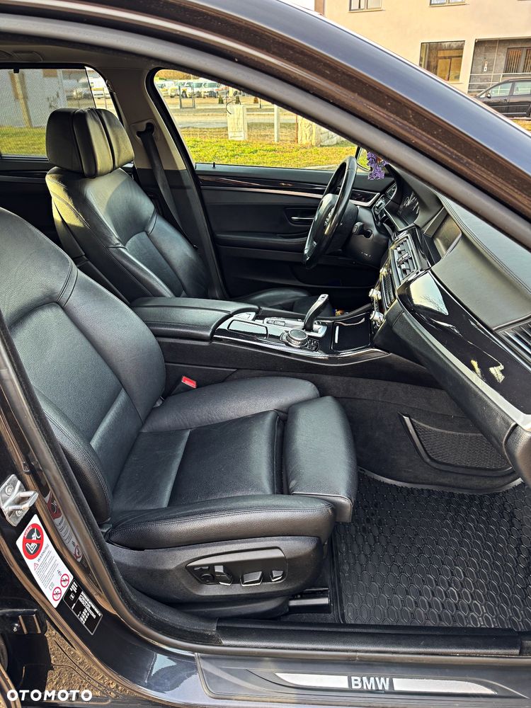 BMW Seria 5 530d xDrive Sport-Aut Luxury Line - 16