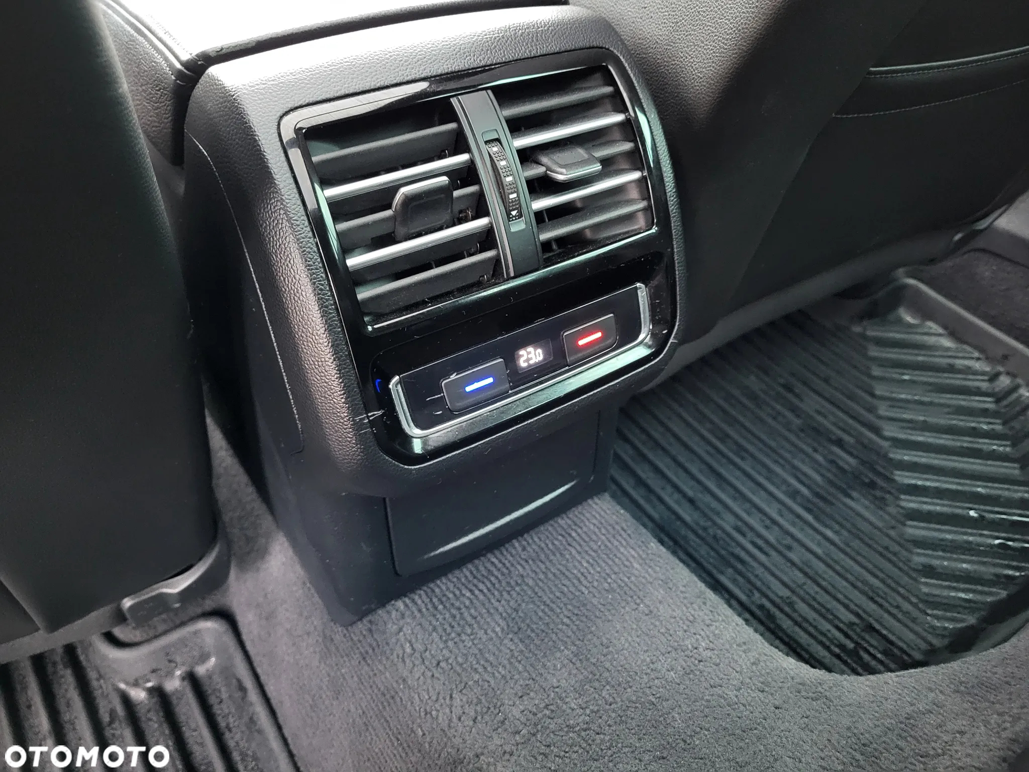 Volkswagen Passat - 27