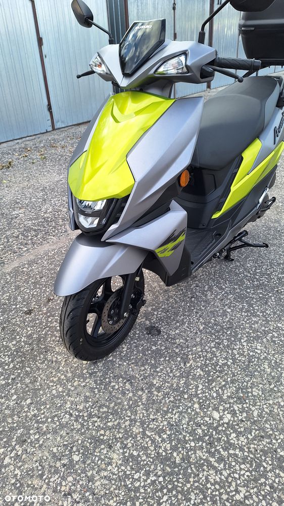 Suzuki Avenis - 21