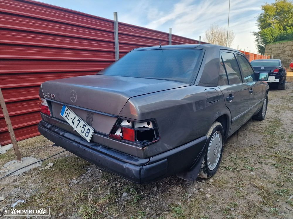 Mercedes-Benz 200 D - 3