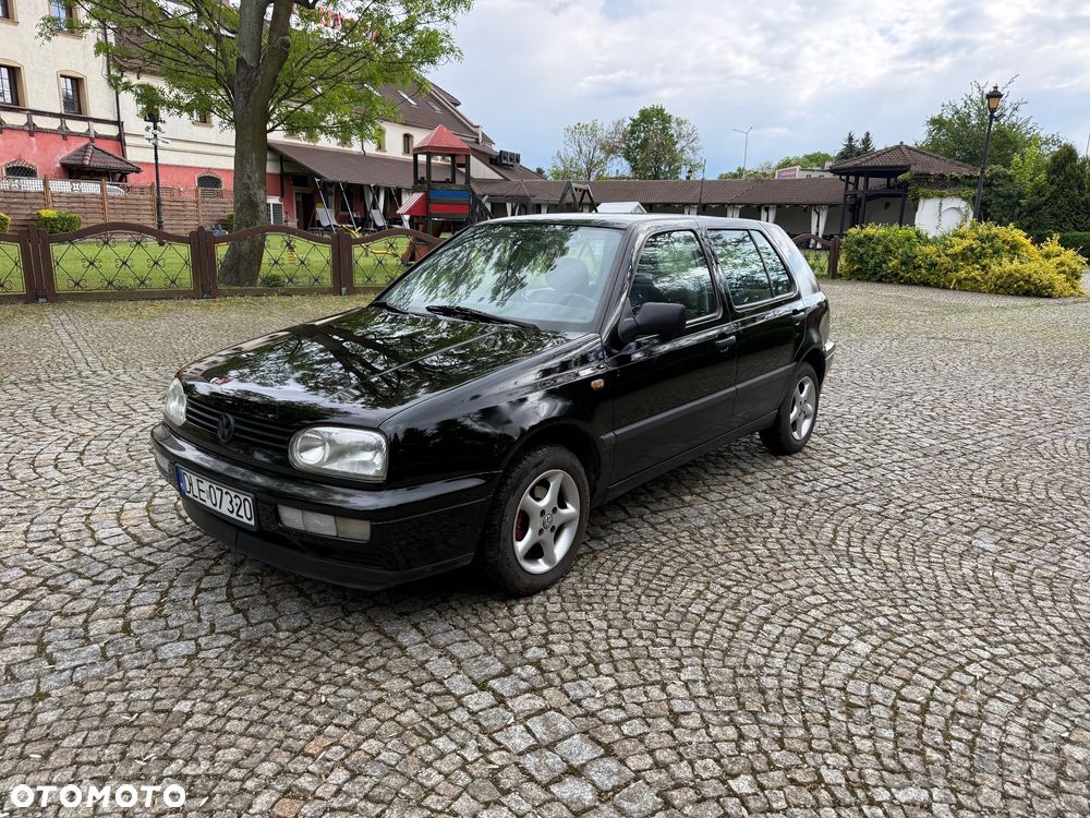 Volkswagen Golf 1.8 GL - 1