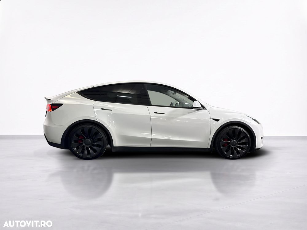 Tesla Model Y - 7