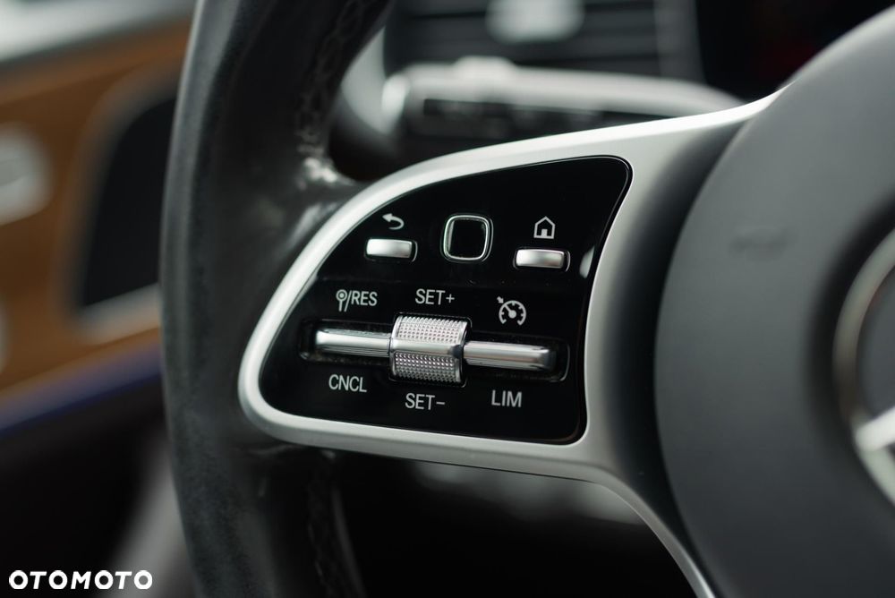 Mercedes-Benz GLS - 27