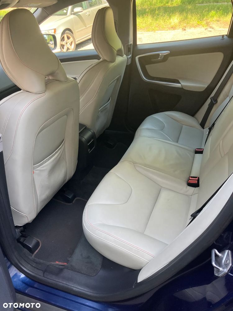 Volvo XC 60 D4 Drive-E Ocean Race - 4